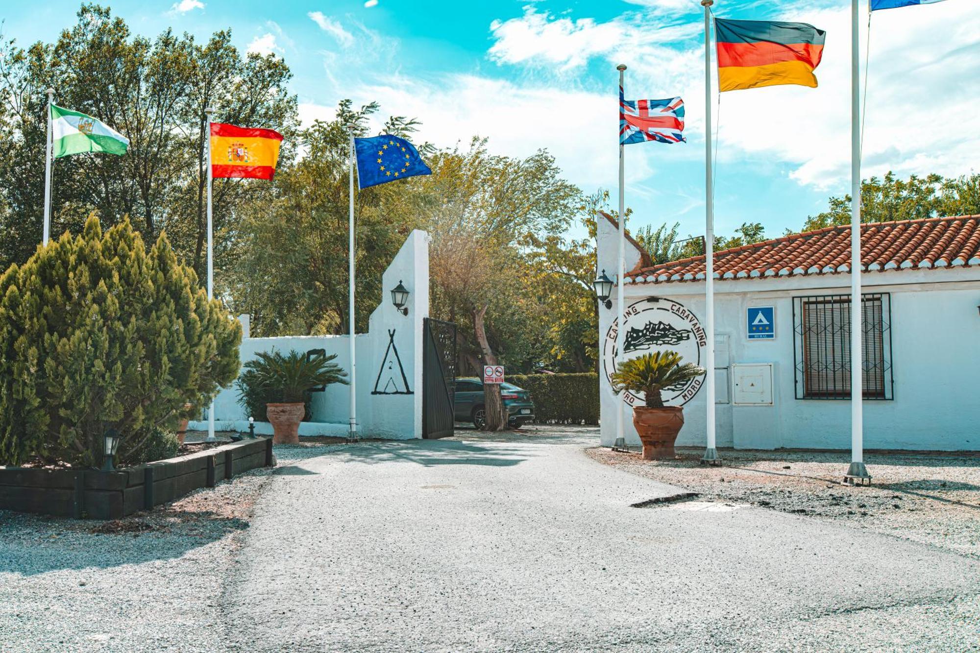 Camping & Bungalows Suspiro Del Moro Otura Extérieur photo