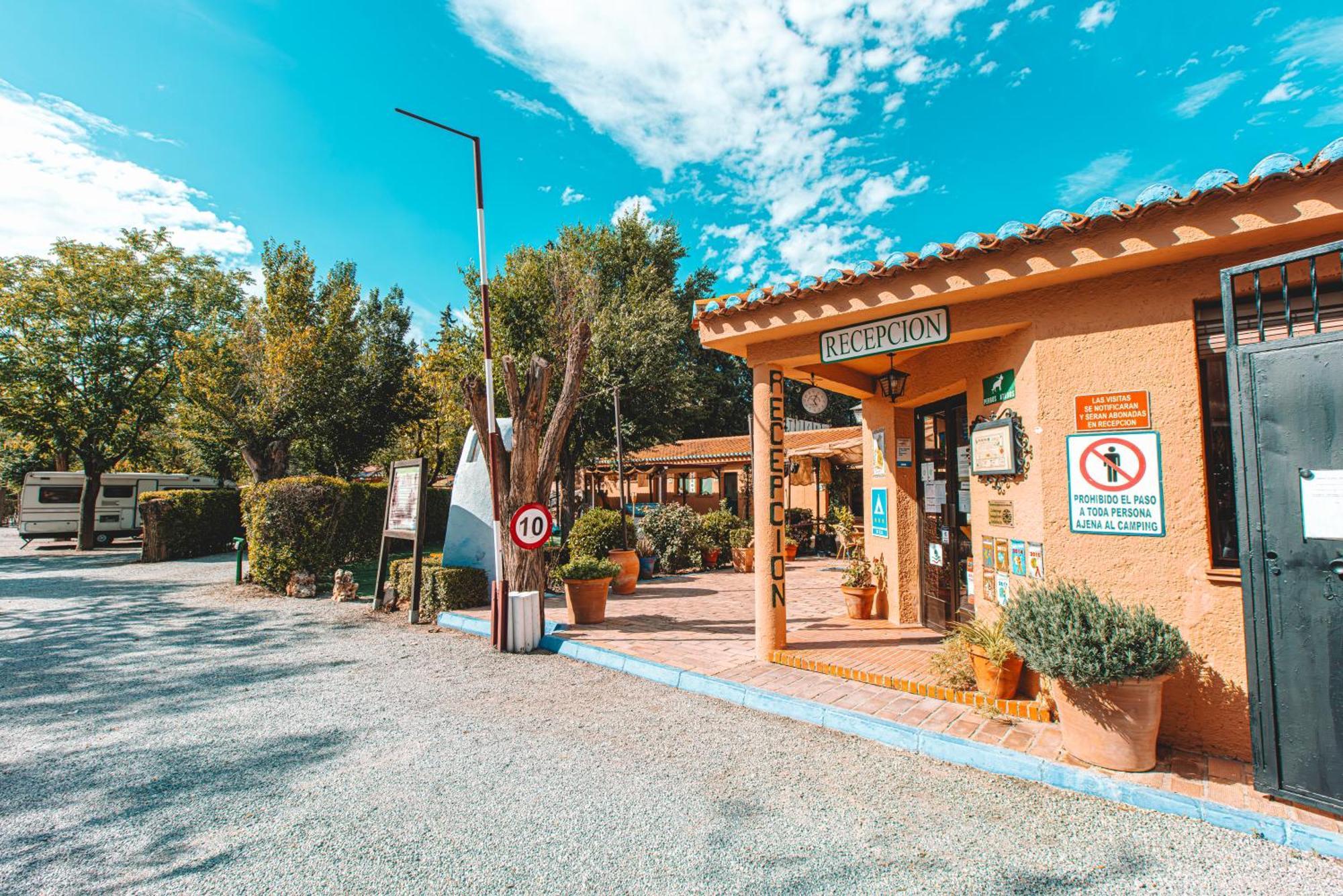 Camping & Bungalows Suspiro Del Moro Otura Extérieur photo
